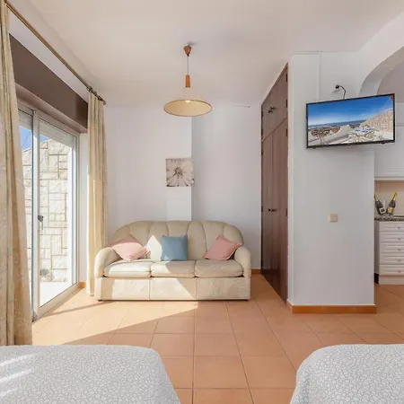 Daire Oceanview A By Sequeira *